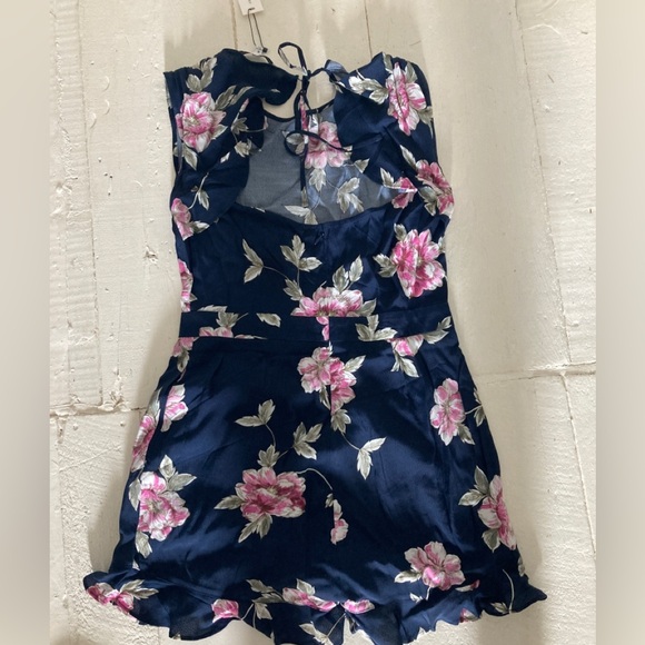 Cupcakes and cashmere jacinda floral ruffle romper jumpsuit size 6 navy pink - Picture 5 of 7